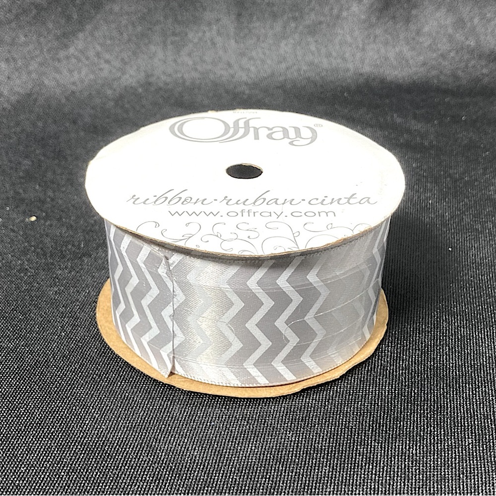 💫 Offray White And Gray Chevron Gift Ribbon 1.5” x 108”